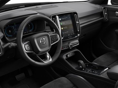 Certified 2025 Volvo XC40 B5 Plus image 4