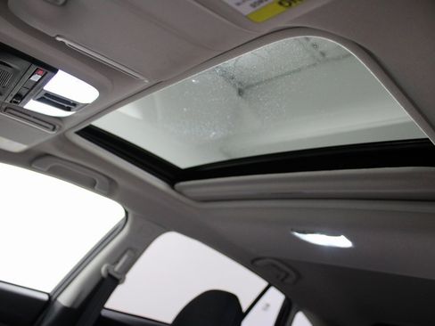 Used 2018 Subaru Crosstrek 2.0i Premium w/ Moonroof Package image 17