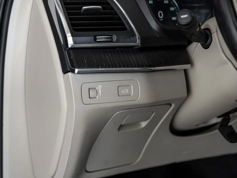 Used 2020 Volvo XC90 T5 Momentum image 27