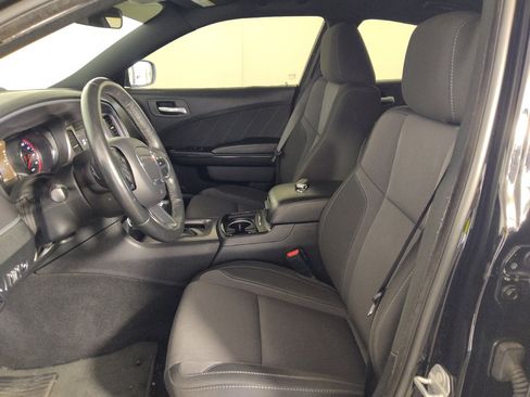 Used 2019 Dodge Charger SXT w/ Blacktop Package RWD image 17
