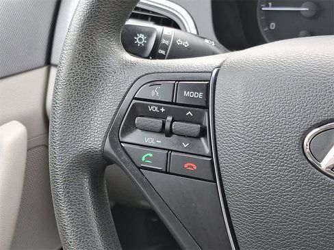 Used 2017 Hyundai Sonata SE image 18