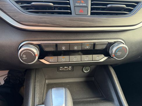 Used 2025 Nissan Altima 2.5 SV FWD image 25