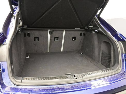 Certified 2025 Porsche Macan AWD/4WD image 16
