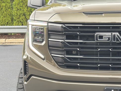 Used 2024 GMC Sierra 1500 Elevation w/ Preferred Package AWD/4WD image 19
