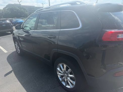 Used 2017 Jeep Cherokee Limited AWD/4WD image 5