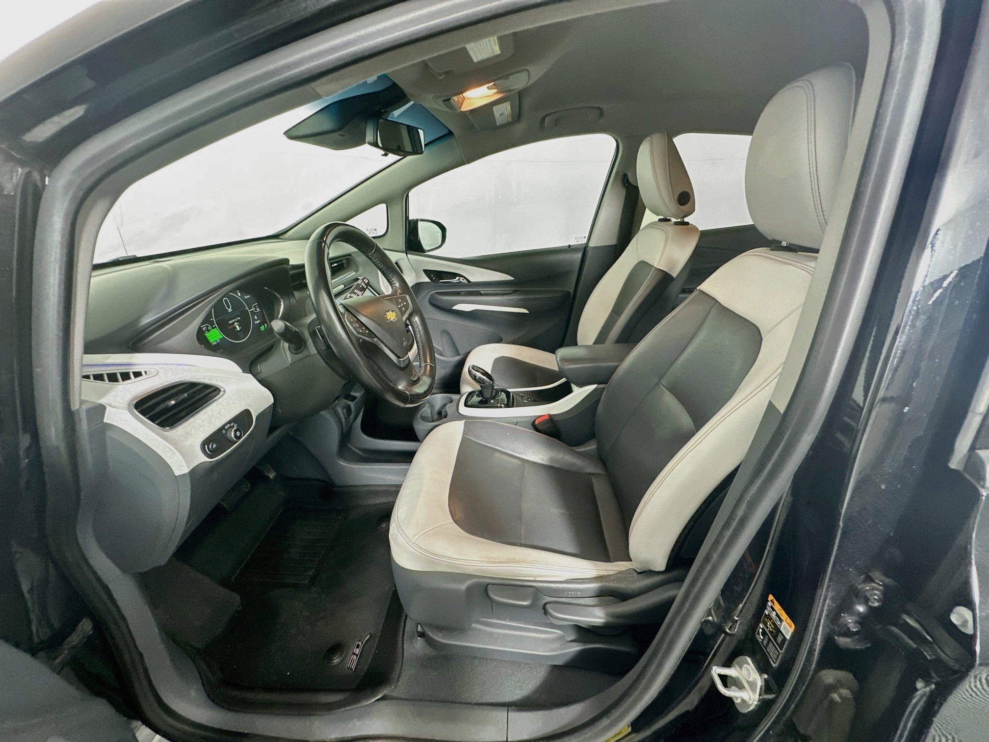 Used 2017 Chevrolet Bolt Premier w/ Driver Confidence II Package FWD image 13