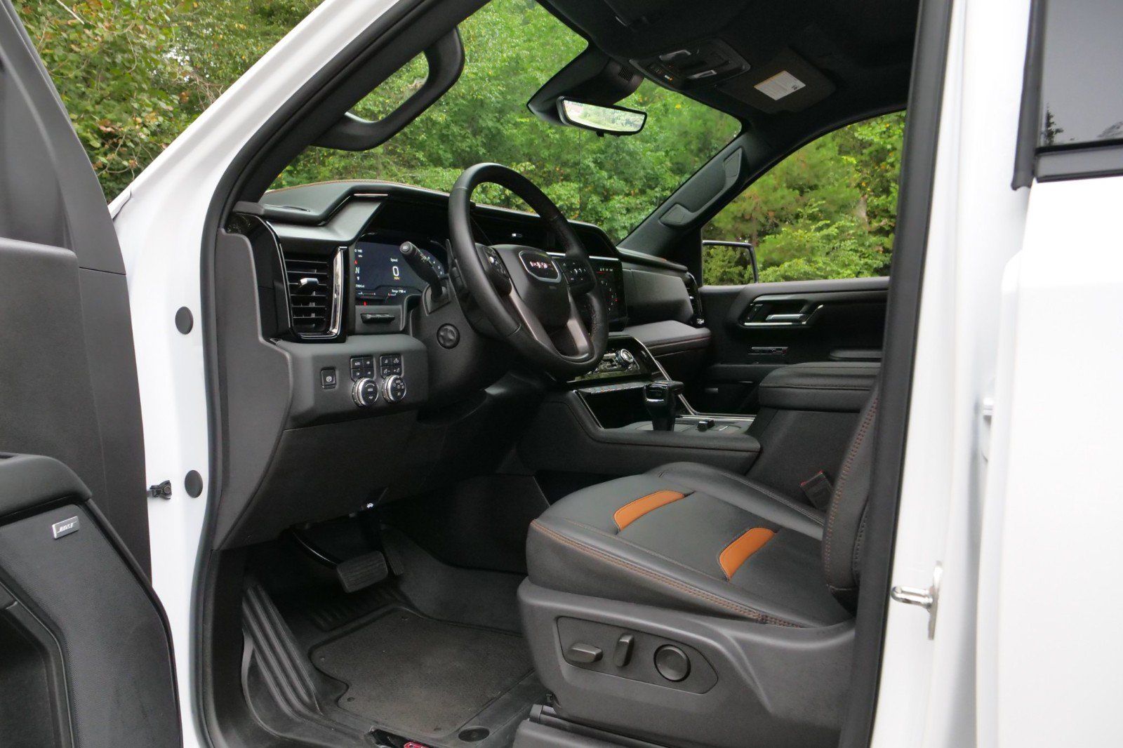 Used 2024 GMC Sierra 1500 AT4 w/ Technology Package AWD/4WD image 30