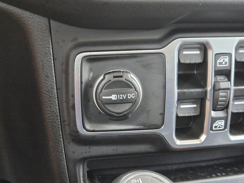 Used 2025 Jeep Wrangler Unlimited Sahara w/ Safety Group AWD/4WD image 22