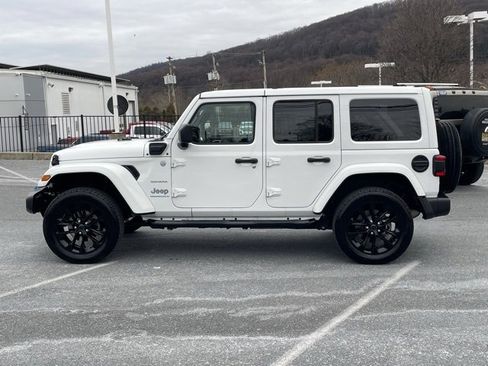 Used 2024 Jeep Wrangler Unlimited Sahara w/ Safety Group image 15