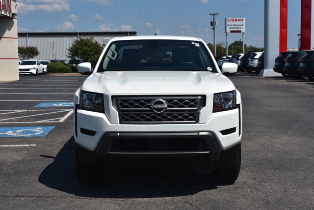 Used 2024 Nissan Frontier SV RWD image 2