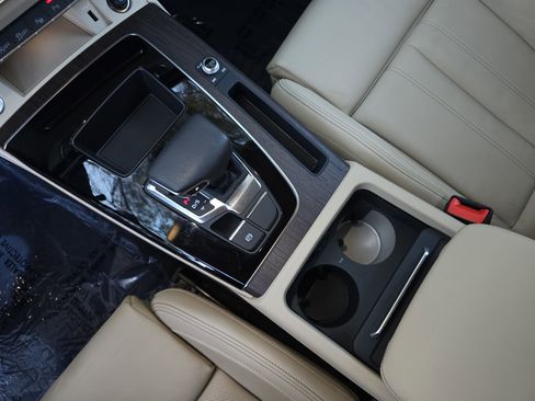 Used 2024 Audi Q5 2.0T Prestige image 25