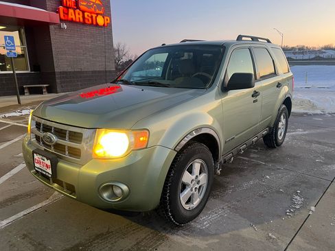 Used 2008 Ford Escape XLT image 2