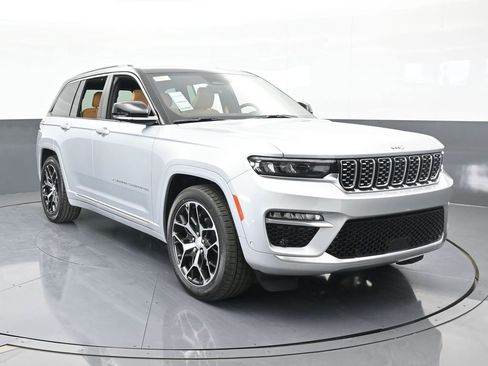 New 2025 Jeep Grand Cherokee Summit image 4