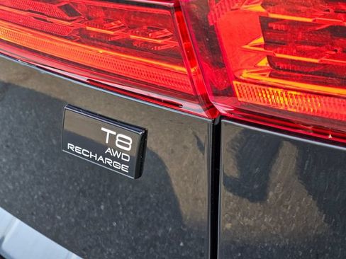 Certified 2024 Volvo XC60 T8 Ultimate w/ Protection Package Premier AWD/4WD image 11