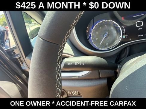 Used 2025 Chrysler Pacifica Select FWD image 19