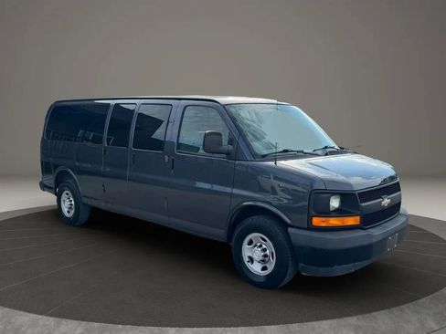 Used 2017 Chevrolet Express 3500 LS image 10