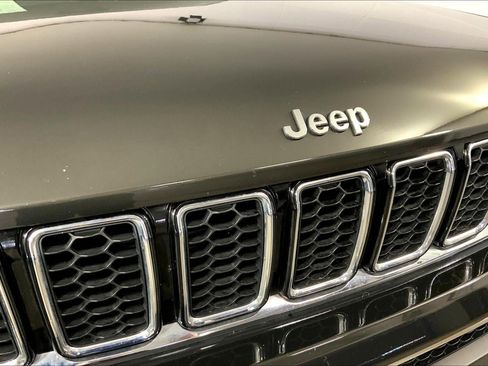 Used 2022 Jeep Grand Cherokee L Overland w/ Luxury Tech Group IV image 30