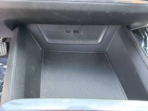 Used 2026 Chevrolet Equinox LT w/ Convenience Package II FWD image 9