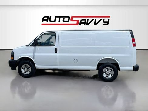 Used 2025 Chevrolet Express 2500 w/ Driver Convenience Package RWD image 4