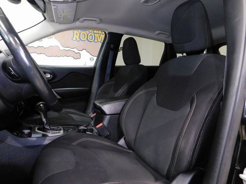 Used 2017 Jeep Cherokee Latitude w/ Comfort & Convenience Group image 36