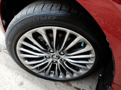 Used 2019 Toyota Avalon Limited image 26