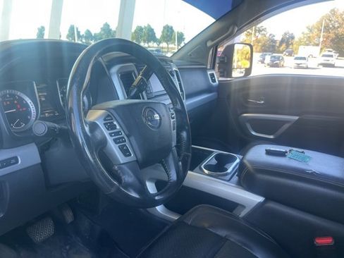 Used 2017 Nissan Titan PRO-4X image 10