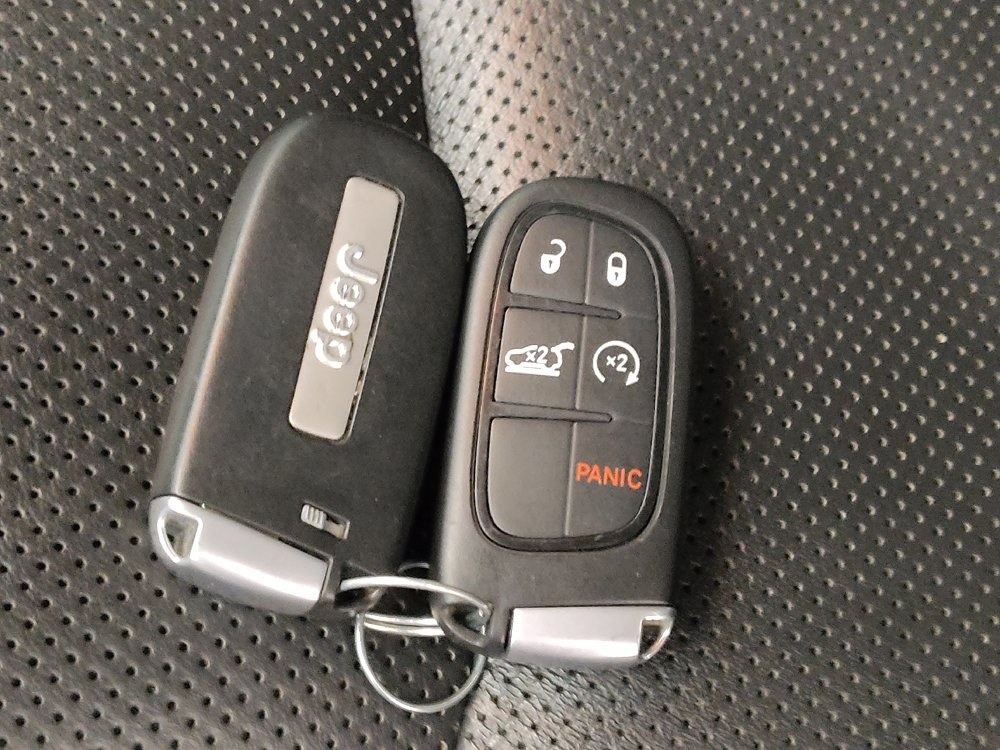 Used 2019 Jeep Cherokee Limited w/ Technology Group AWD/4WD image 32