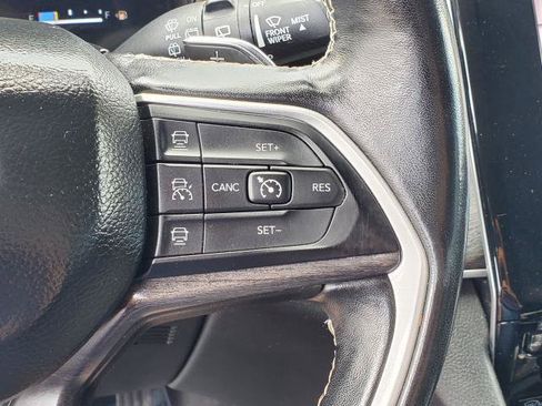 Used 2022 Jeep Grand Cherokee L Limited AWD/4WD image 12
