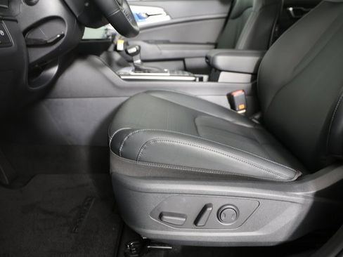 Certified 2026 Kia Sportage EX w/ EX Panorama Roof Package image 11