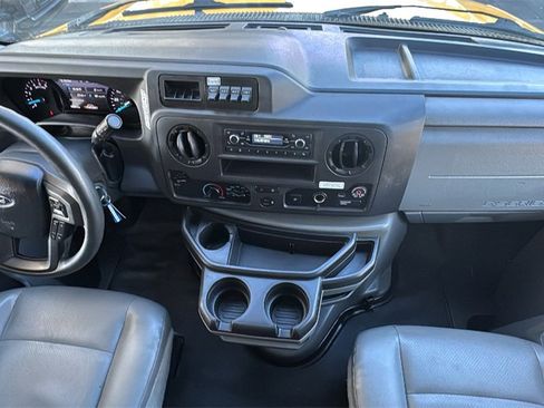 Certified 2022 Ford E-350 and Econoline 350 Super Duty image 10
