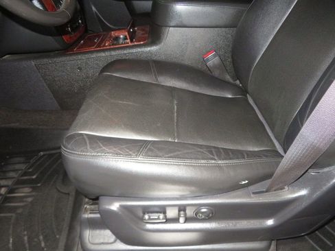 Used 2013 Chevrolet Avalanche LTZ image 20