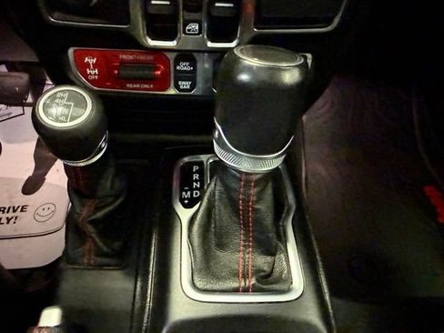Used 2020 Jeep Gladiator Rubicon AWD/4WD image 18