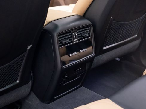Certified 2024 Porsche Cayenne AWD/4WD image 19