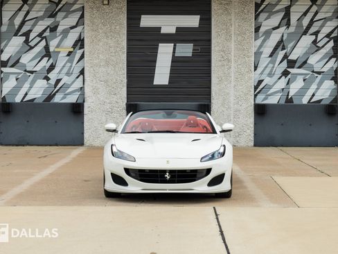 Used 2019 Ferrari Portofino RWD image 3