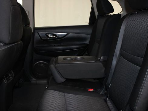 Used 2020 Nissan Rogue SV FWD image 19