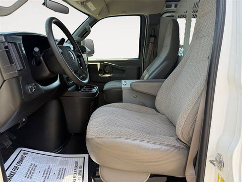 Used 2017 Chevrolet Express 2500 Extended RWD image 10