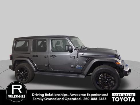 Used 2022 Jeep Wrangler Unlimited Sahara w/ Cold Weather Group AWD/4WD image 6