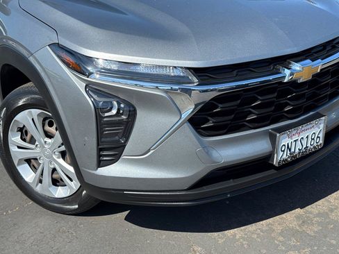 Used 2024 Chevrolet Trax LS FWD image 3