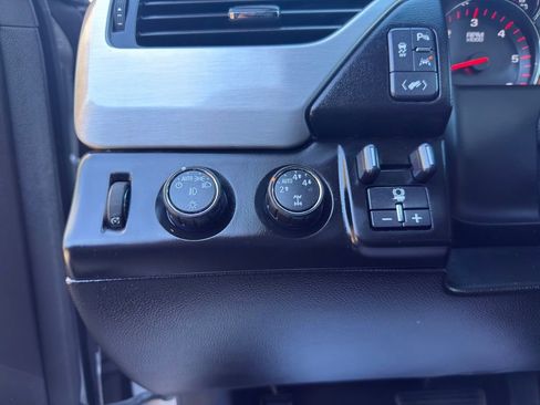 Used 2016 GMC Yukon XL SLT w/ HD Trailering Package image 14