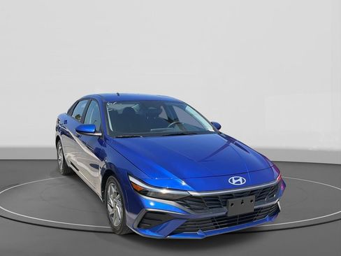 Used 2024 Hyundai Elantra SEL FWD image 5