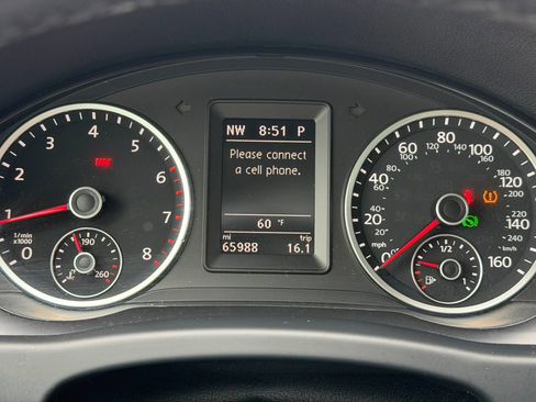 Used 2017 Volkswagen Tiguan Sport FWD image 14