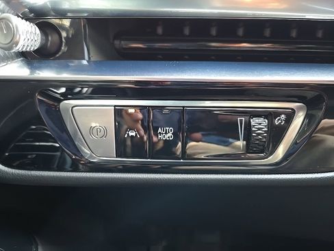 Used 2024 Cadillac Lyriq Luxury AWD/4WD image 21