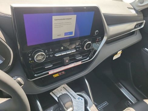 New 2026 Toyota Highlander Platinum AWD/4WD image 14