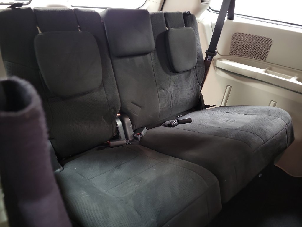 Used 2013 Dodge Grand Caravan American Value Package FWD image 30