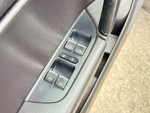 Used 2012 Volkswagen Touareg VR6 image 16