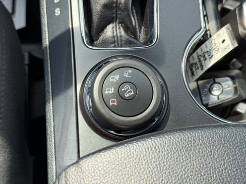 Used 2018 Ford Explorer XLT w/ Equipment Group 202A image 78