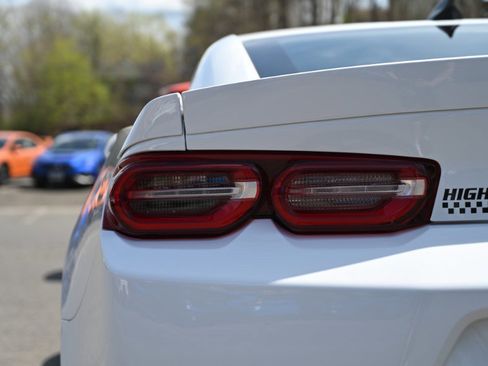 Used 2022 Chevrolet Camaro LT w/ Technology Package RWD image 11