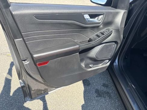 Used 2025 Ford Escape ST-Line Select AWD/4WD image 17