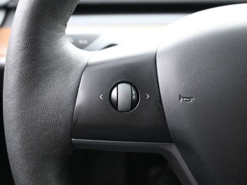 Used 2024 Tesla Model Y 2WD image 11