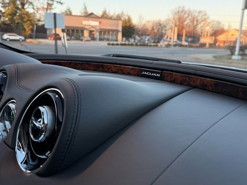 Used 2015 Jaguar XJ Supercharged image 28